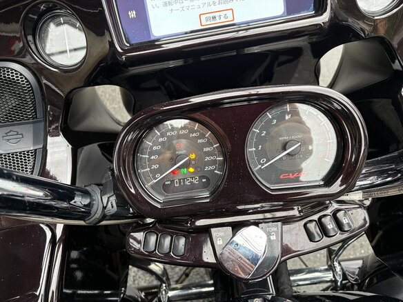 2023 Harley-Davidson CVO Road Glide Limited, пурпурный, 3635000 рублей - вид 10