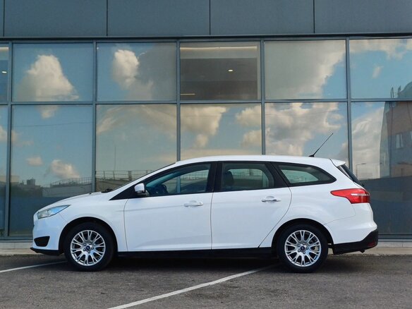 2016 Ford Focus III Рестайлинг, белый, 470000 рублей - вид 5