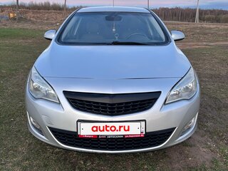 2013 Opel Astra J Рестайлинг, серебристый, 750000 рублей, вид 1
