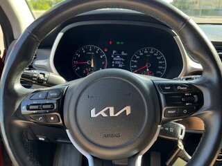 2021 Kia Rio IV Рестайлинг, красный, 1600000 рублей, вид 5