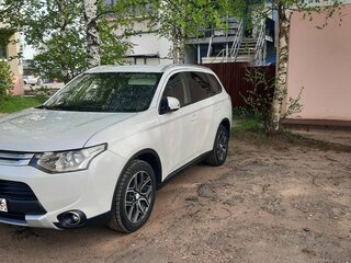 2014 Mitsubishi Outlander III Рестайлинг, белый, 1550000 рублей, вид 2