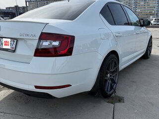 2017 Skoda Octavia III (A7) Рестайлинг, белый, 1630000 рублей, вид 4