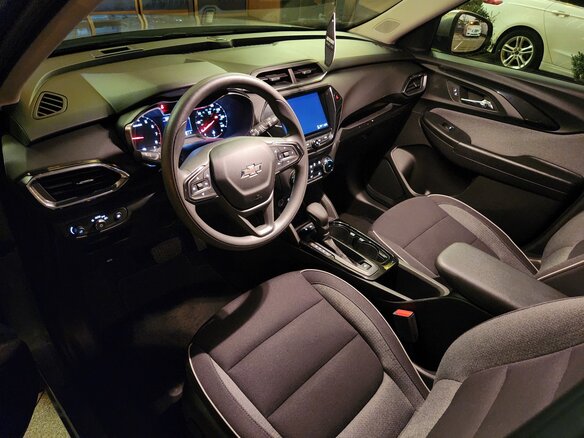 2023 Chevrolet TrailBlazer III Рестайлинг, серый, 1650000 рублей - вид 8