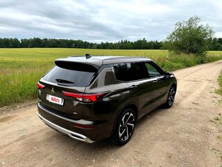 2022 Mitsubishi Outlander IV, коричневый, 2623559 рублей, вид 3
