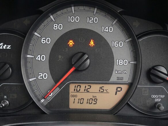2018 Toyota Vitz III (XP130) Рестайлинг 2, серый - вид 9