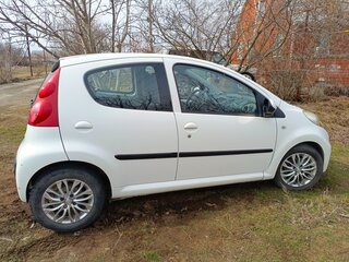2011 Peugeot 107 I Рестайлинг, белый, 535000 рублей, вид 3