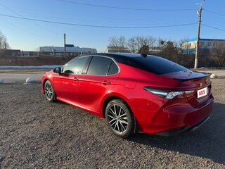 2021 Toyota Camry VIII (XV70) Рестайлинг, красный, 3250000 рублей, вид 5