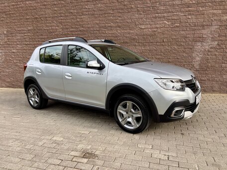 2020 Renault Sandero Stepway II Рестайлинг, серебристый, 1307000 рублей, вид 3
