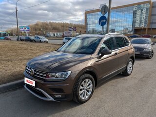2017 Volkswagen Tiguan II, коричневый, 2449000 рублей, вид 1