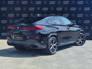 2022 BMW X6 40i III (G06), чёрный, 8250000 рублей, вид 2