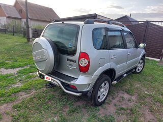 2012 Chevrolet Niva I Рестайлинг, серебристый, 700000 рублей, вид 3