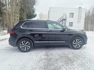 2018 Volkswagen Tiguan II, чёрный, 2250000 рублей, вид 3