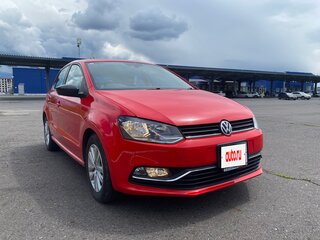 2017 Volkswagen Polo V Рестайлинг, красный, 1070000 рублей, вид 2