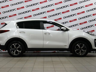2020 Kia Sportage IV Рестайлинг, белый, 1935350 рублей, вид 3