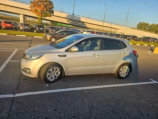 2015 Kia Rio III, серебристый, 850000 рублей, вид 4