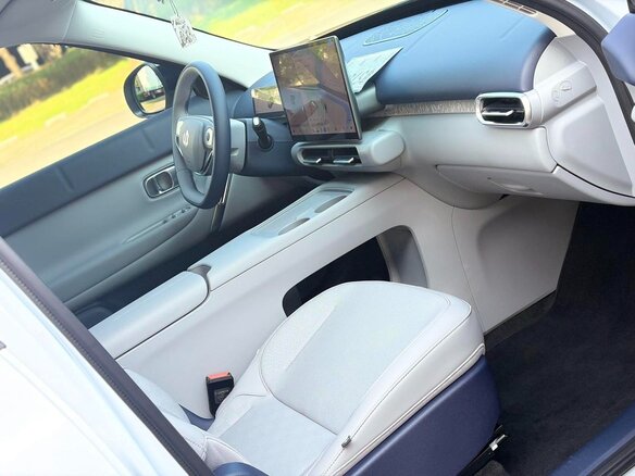 2026 Leapmotor A10 39.8 kWh, серый, 1490000 рублей - вид 7