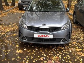 2020 Kia Rio IV Рестайлинг, серый, 2000000 рублей, вид 1