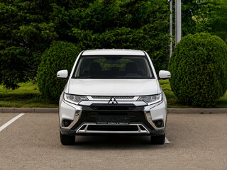 2021 Mitsubishi Outlander III Рестайлинг 3, белый, 1995000 рублей, вид 2