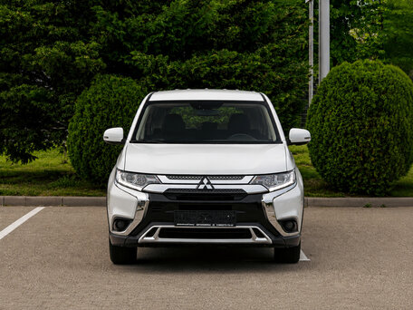 2021 Mitsubishi Outlander III Рестайлинг 3, белый, 1895000 рублей, вид 2