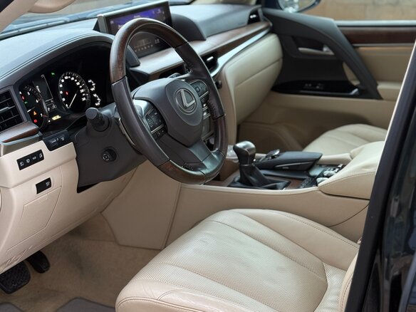 2016 Lexus LX 570 III Рестайлинг 2, чёрный, 8990000 рублей - вид 6