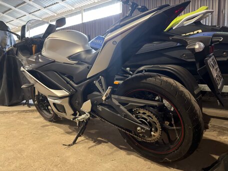 2020 Yamaha YZF-R3, серебристый, 700000 рублей, вид 3