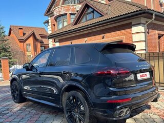 2017 Porsche Cayenne Turbo S II Рестайлинг (958), чёрный, 3990000 рублей, вид 3