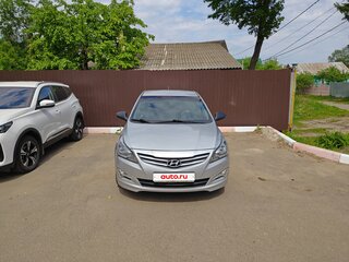 2014 Hyundai Solaris I Рестайлинг, серебристый, 870000 рублей, вид 2