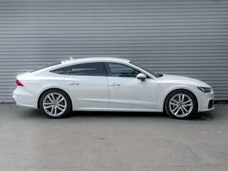 2021 Audi A7 45 TFSI II (4K), белый, 5190000 рублей, вид 4