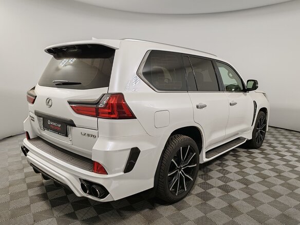 2017 Lexus LX 570 III Рестайлинг 2, белый, 8000000 рублей - вид 4