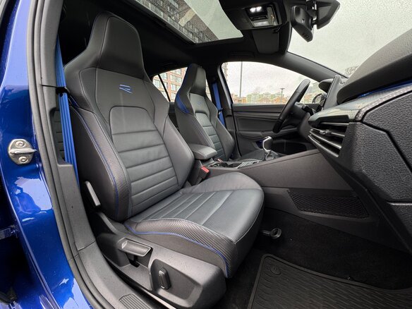 2021 Volkswagen Golf R VIII, синий, 3800000 рублей - вид 32