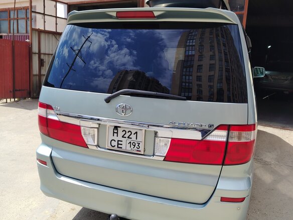 2002 Toyota Alphard I, серый, 1750000 рублей - вид 1