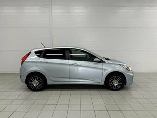2011 Hyundai Solaris I, голубой, 660000 рублей, вид 4