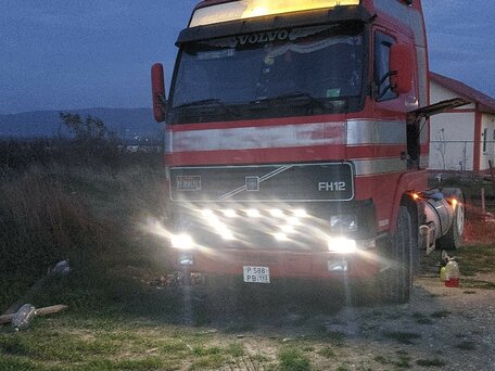 1997 Volvo FH, красный, 1500000 рублей, вид 2