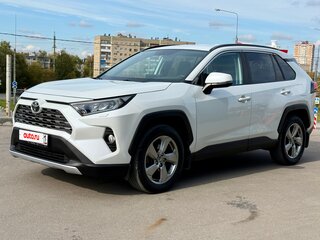 2020 Toyota RAV4 V (XA50), белый, 3100000 рублей, вид 3