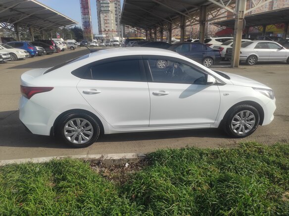 2019 Hyundai Solaris II, белый, 1550000 рублей - вид 3