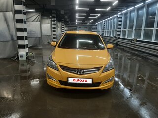 2015 Hyundai Solaris I Рестайлинг, жёлтый, 750000 рублей, вид 2