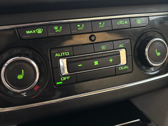 2012 Skoda Superb II, красный, 950000 рублей - вид 10