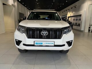 2021 Toyota Land Cruiser Prado 150 Series Рестайлинг 3, белый, 5327000 рублей, вид 2