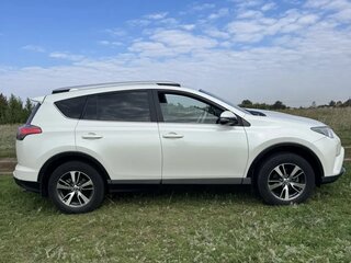 2017 Toyota RAV4 IV (XA40) Рестайлинг, белый, 2149000 рублей, вид 2