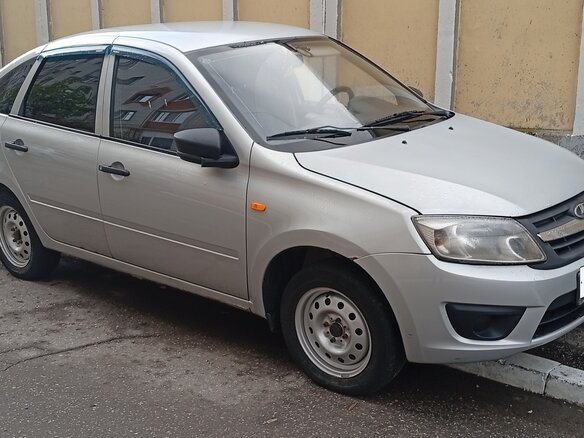2014 Lada (ВАЗ) Granta I, серебристый, 320000 рублей - вид 2