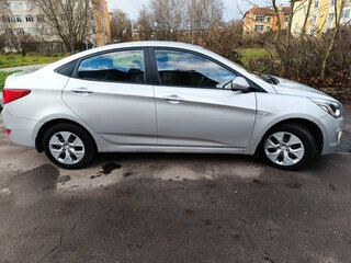 2014 Hyundai Solaris I Рестайлинг, серебристый, 1000000 рублей, вид 2