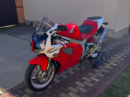 2004 Honda RVT 1000, красный, 500000 рублей, вид 4