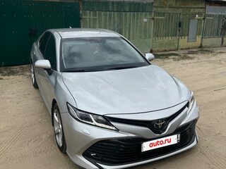 2018 Toyota Camry VIII (XV70), серебристый, 2500000 рублей, вид 3