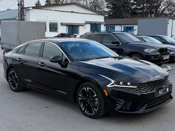 2021 Kia K5 III, чёрный, 2100000 рублей - вид 2