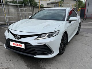 2021 Toyota Camry VIII (XV70) Рестайлинг, белый, 2100000 рублей, вид 1