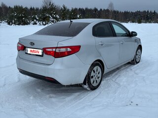 2011 Kia Rio 5-speed III, серебристый, 850000 рублей, вид 5