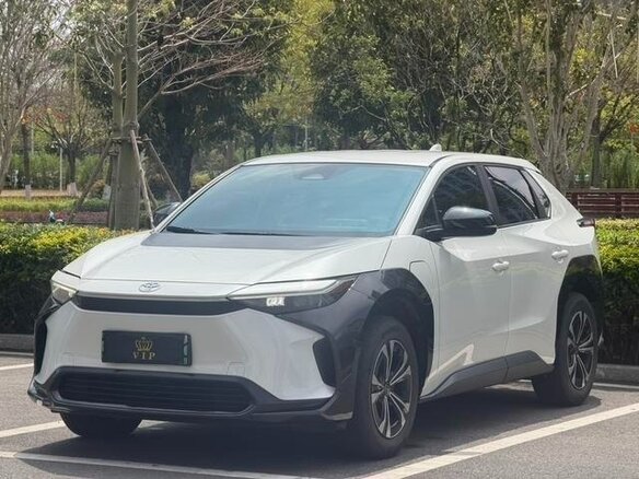 2023 Toyota bZ4X I, белый