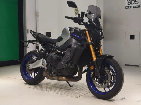 2023 Yamaha MT-09 (FZ-09), серебристый, 932000 рублей, вид 3