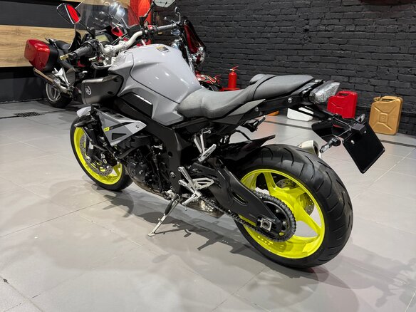 2017 Yamaha MT-10, серый, 995000 рублей - вид 10