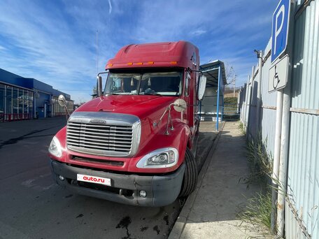 2003 Freightliner Columbia, красный, 1700000 рублей, вид 3